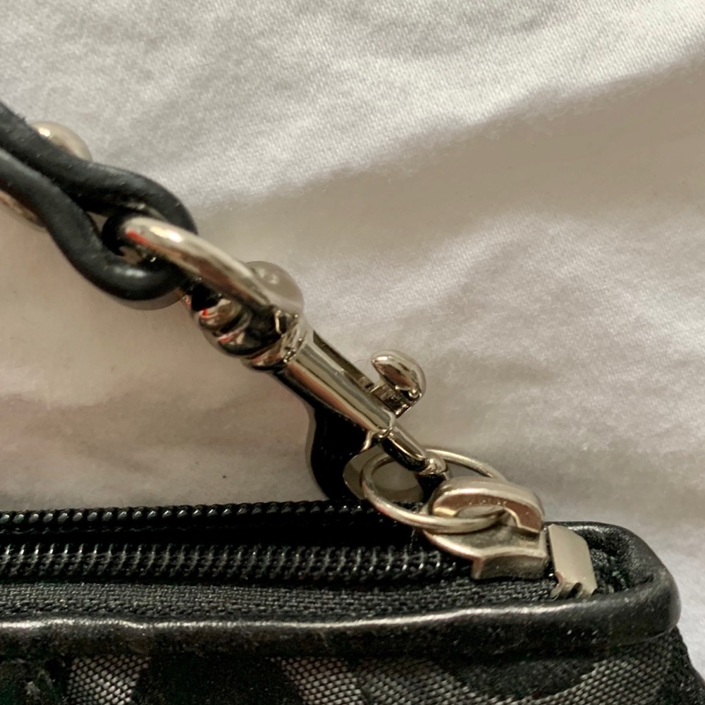 Coach wristlet - Picture 4 of 5